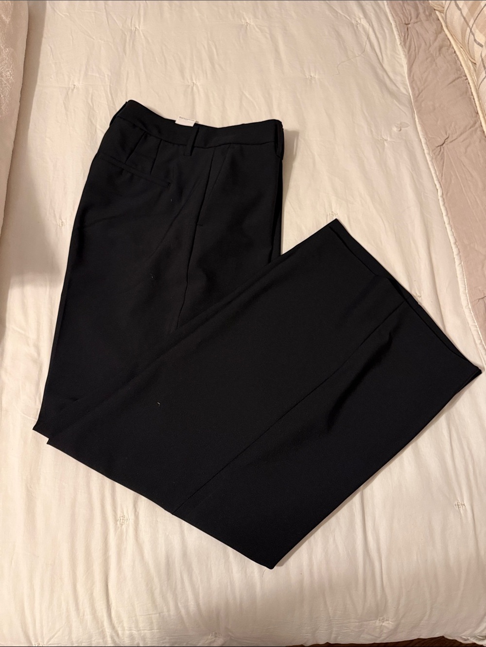 Banana Republic sculpted stretch wide leg trouser. So 2 petite